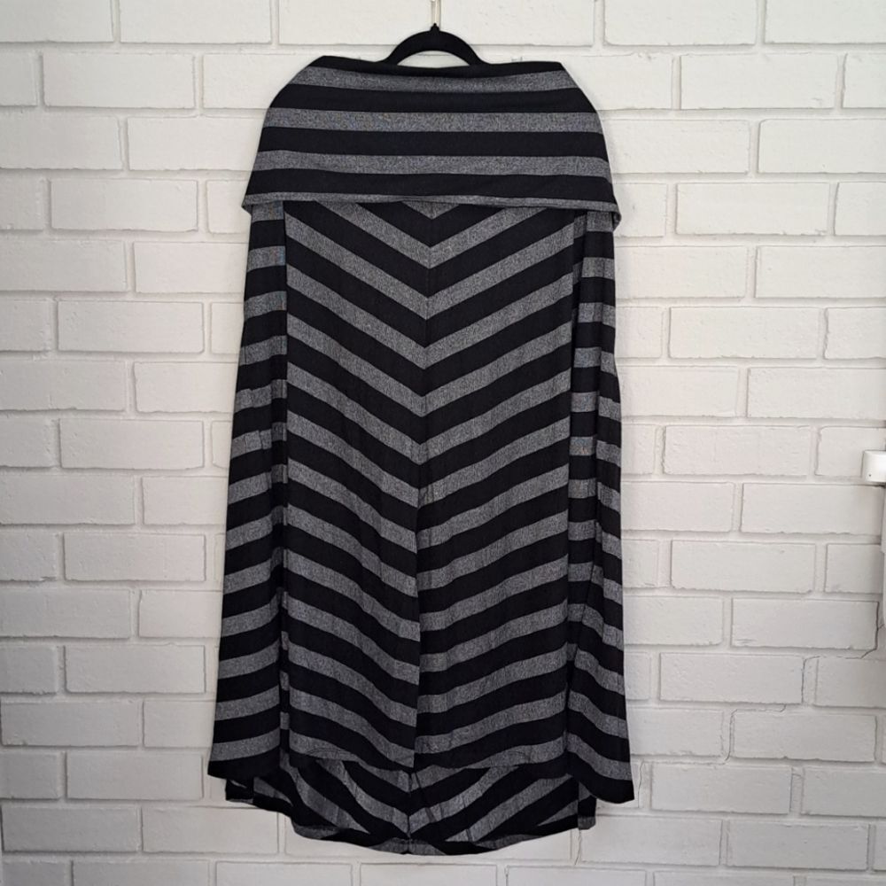 Seven Long Black/Gray Metalic Striped Fold Down Maxi Skirt. Size 22/24. NWOT